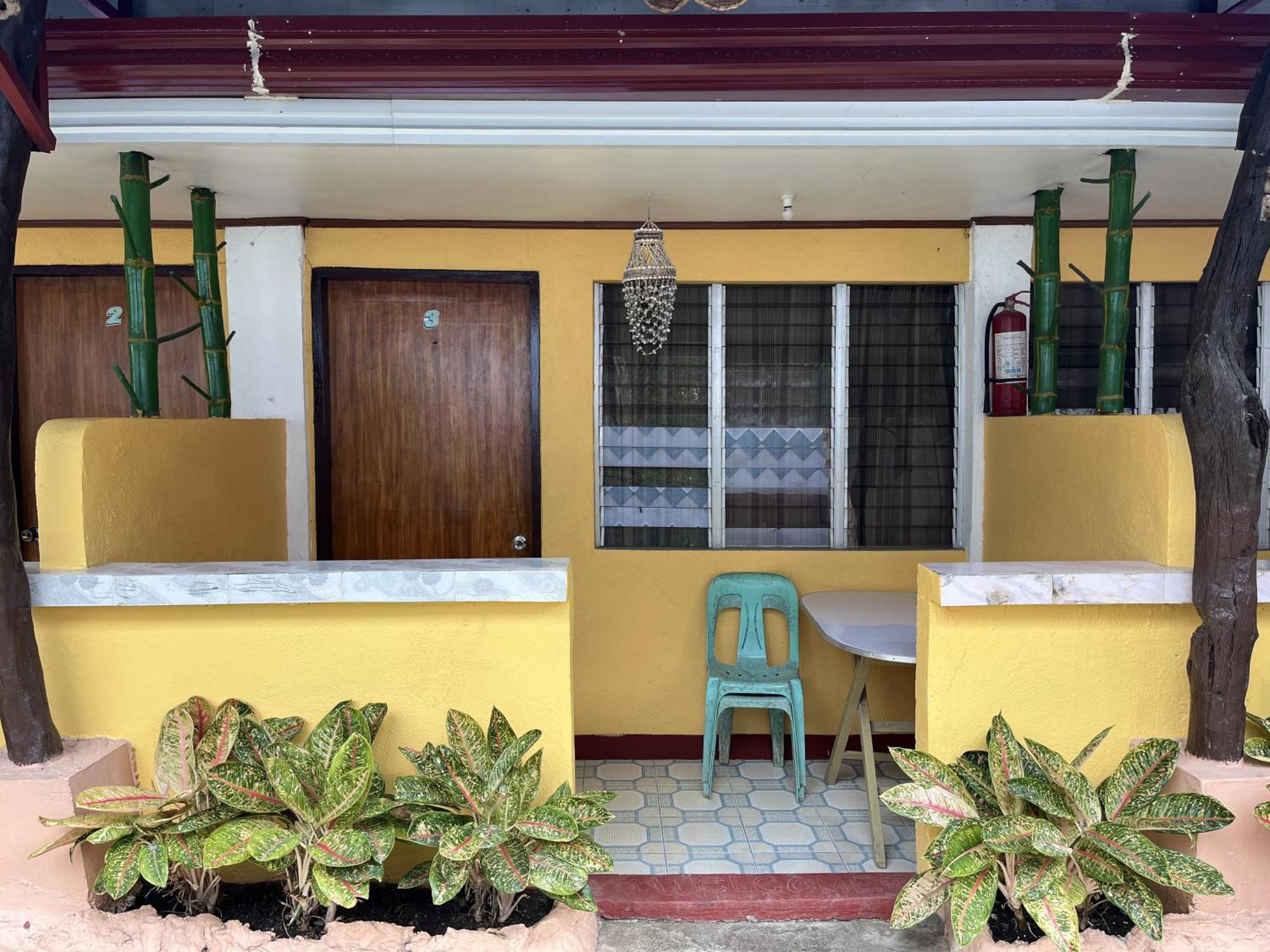 On Board Panglao Beach Hostel & Resort Dao  Eksteriør bilde